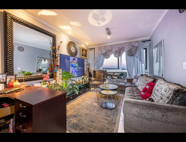 2 BEDROOM APARTMENT FOR SALE IN TOWNSEND ESTATE